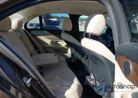 2015 Mercedes-Benz C 300 4Matic из США, поврежденный, VIN 55SWF4KB9FU039645